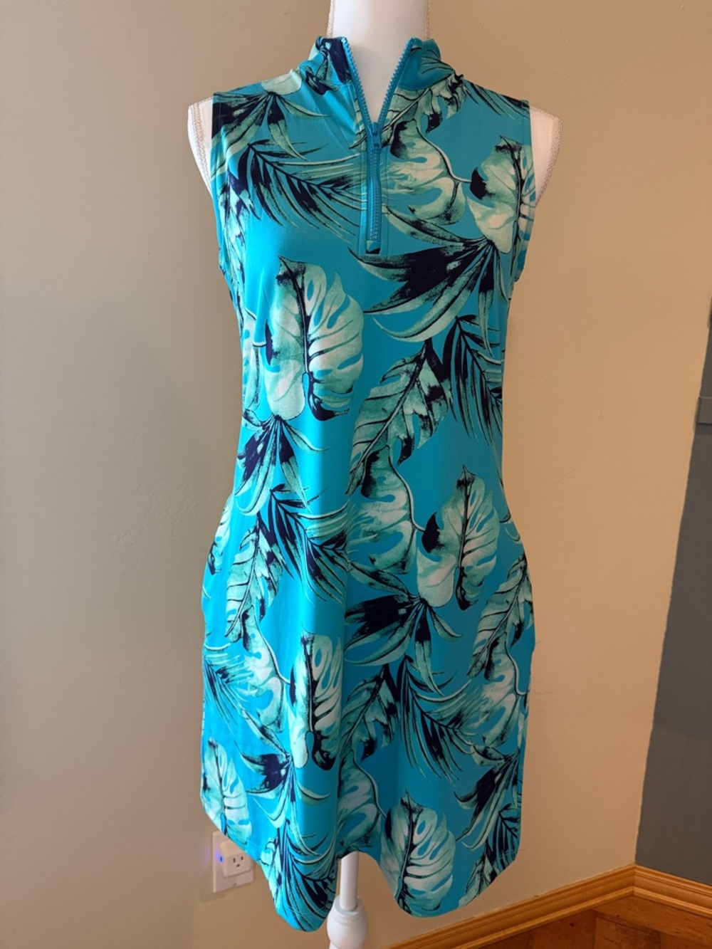 Tommy Bahama Women's Medium Golf Dress